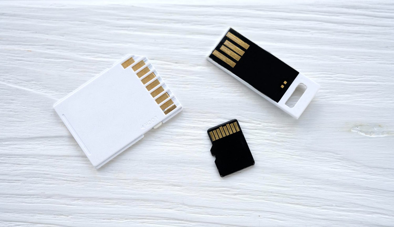 memory cards flash drives - gifts for employees under $10
